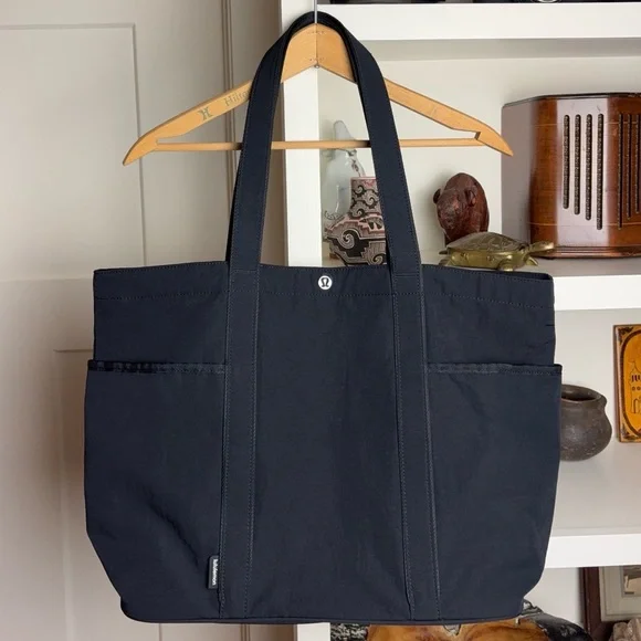Lululemon Daily Multi-Pocket Tote Bag 20L - Picture 3 of 13